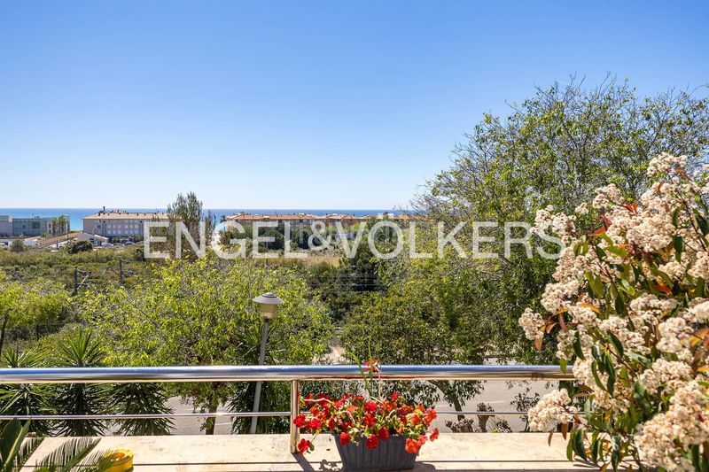 Foto cfe9e9b8-86df-4374-912f-b9a029b56143. Casa amb calefacció aparcament a Bonavista Vendrell (El)