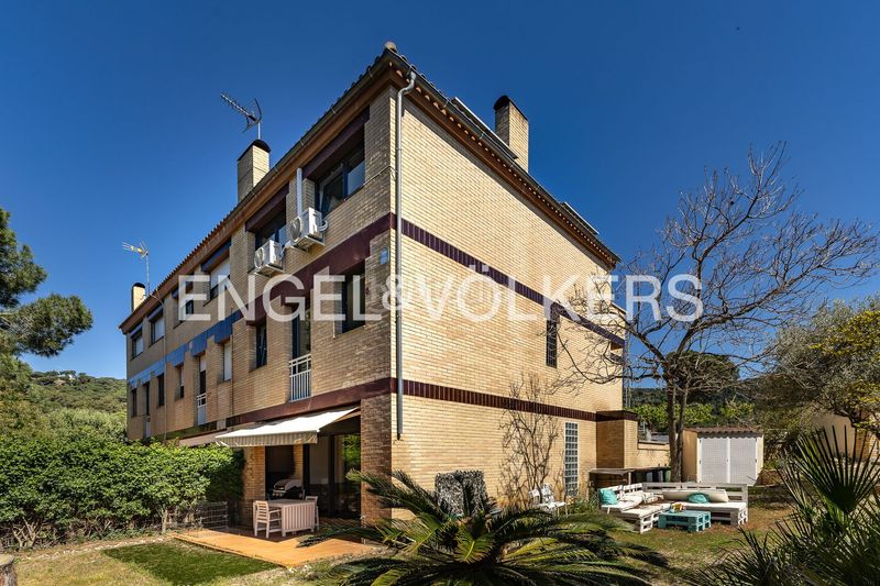 Foto 05860228-df94-4316-a43d-94c044910973. Casa amb calefacció piscina a Urbanitzacions Mataró