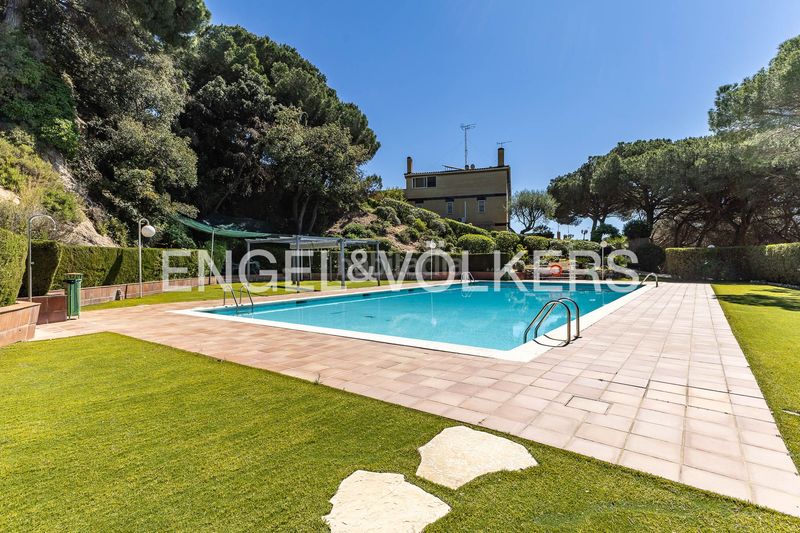 Foto 15cee40d-49c6-435f-9289-f172c90a6a3e. Casa amb calefacció piscina a Urbanitzacions Mataró