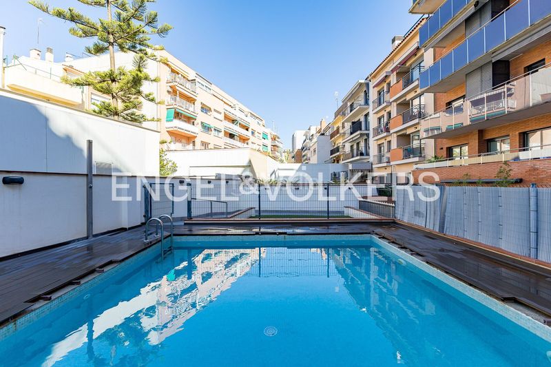 Foto 14adef30-6b3b-4956-832b-5953e60bbfe0. Pis amb calefacció aparcament piscina a Centre Castelldefels