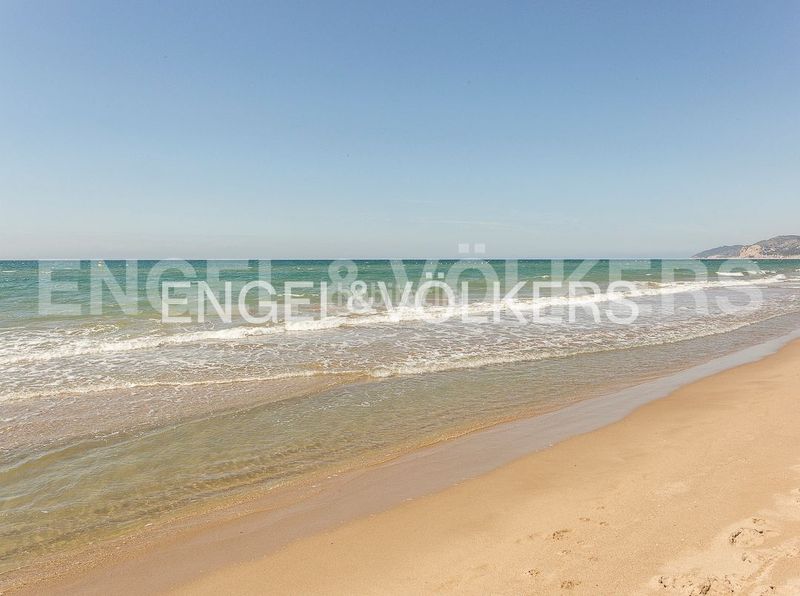 Foto 30d9928a-da65-4d81-af04-682970c0966d. Pis amb calefacció aparcament piscina a Centre Castelldefels