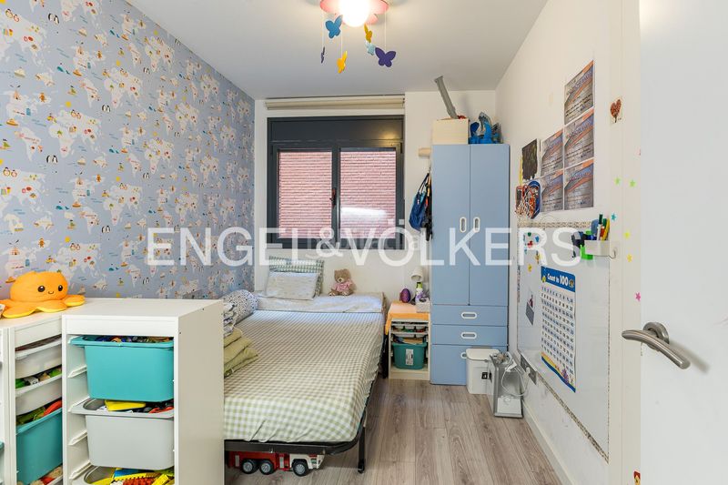 Foto 57836ec2-e698-4a45-8f0a-180a8853803f. Pis amb calefacció aparcament piscina a Centre Castelldefels