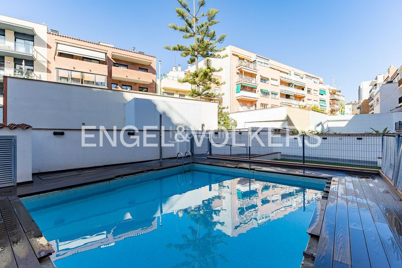 Foto 5f040e7f-99e7-4e37-9bd8-e546f526fb84. Pis amb calefacció aparcament piscina a Centre Castelldefels