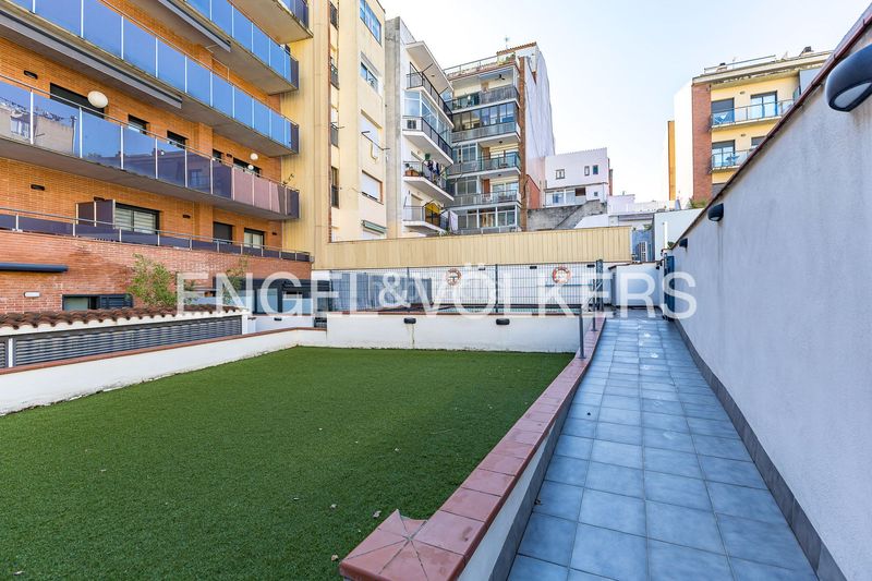 Foto 79aa162e-2dab-4ca8-8a9e-7b5a7e2d8336. Pis amb calefacció aparcament piscina a Centre Castelldefels