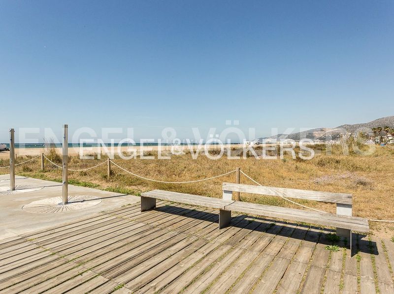 Foto 7a87f4ff-c602-4a1d-804a-ec520a2310e2. Pis amb calefacció aparcament piscina a Centre Castelldefels