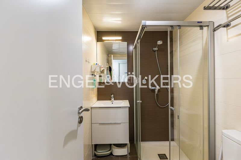 Foto a0141385-3449-4fbf-afa3-246e03e511d7. Pis amb calefacció aparcament piscina a Centre Castelldefels