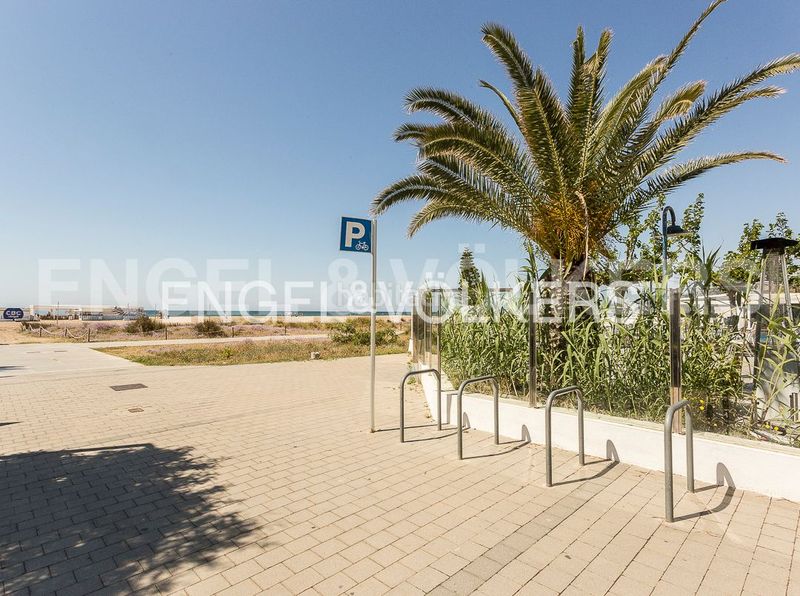 Foto d1a29084-c07e-464e-ba8c-98a0ade0e0de. Pis amb calefacció aparcament piscina a Centre Castelldefels