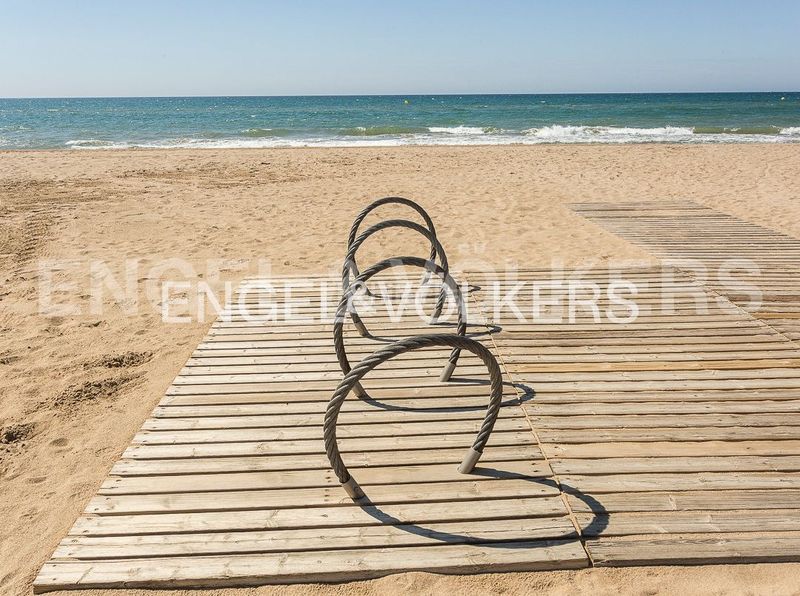 Foto efc6964c-c49a-49ca-9ce0-3706ba770040. Pis amb calefacció aparcament piscina a Centre Castelldefels