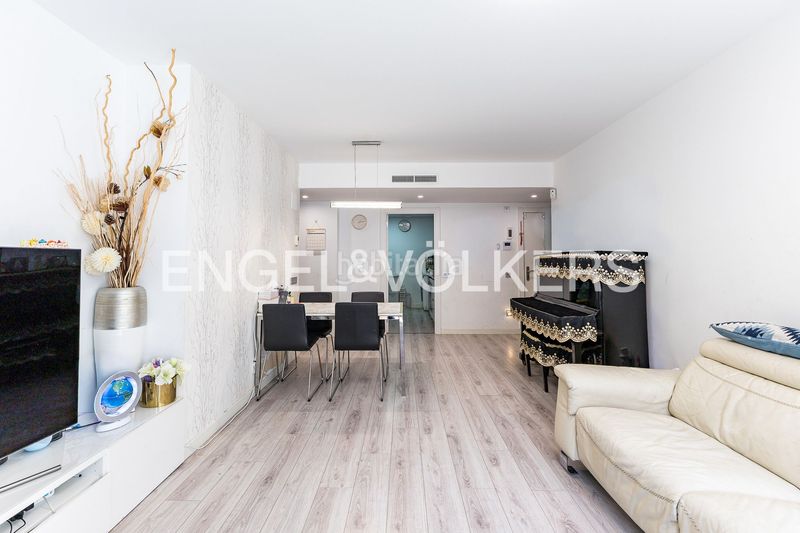 Foto efe7d4ae-4ac7-4e99-b207-9c536cc1305b. Pis amb calefacció aparcament piscina a Centre Castelldefels