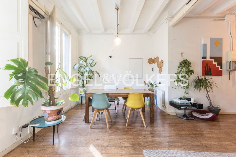 Piso vivienda con carácter en el corazón de la ciudad en Barcelona - Imagen 2
