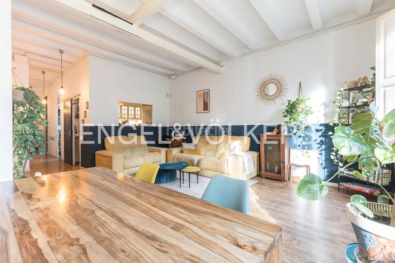Piso vivienda con carácter en el corazón de la ciudad en Barcelona - Imagen 3
