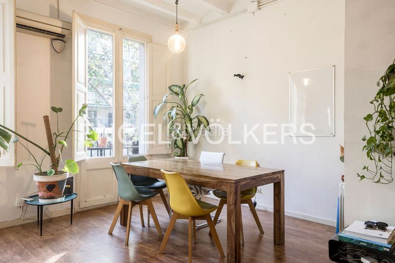 Piso vivienda con carácter en el corazón de la ciudad en Barcelona - Imagen 4