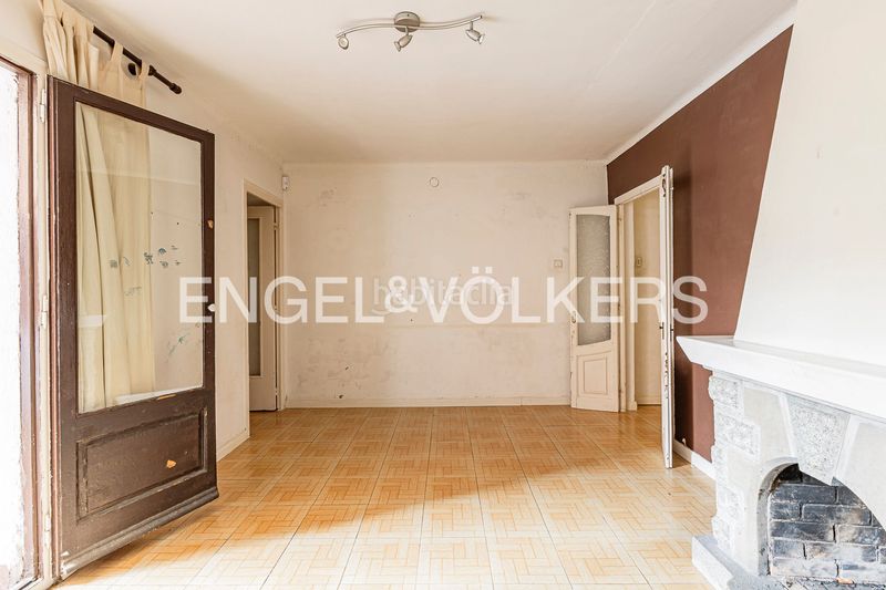Foto 12b06942-8a6a-49d4-8329-ef8b8c4413e3. Casa adossada amb calefacció a Sant Andreu de Palomar Barcelona