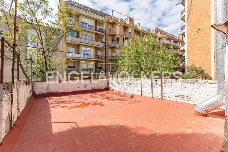 Foto 4019a8a3-2f3a-4864-94d1-acf8aeed58ca. Casa adossada amb calefacció a Sant Andreu de Palomar Barcelona