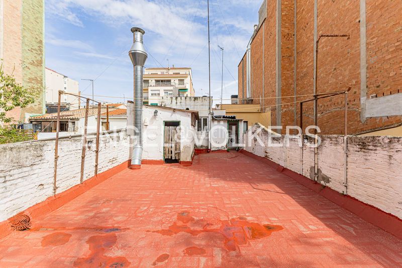 Foto 41a0cf0a-5a74-4768-88e9-f842b3717664. Casa adossada amb calefacció a Sant Andreu de Palomar Barcelona