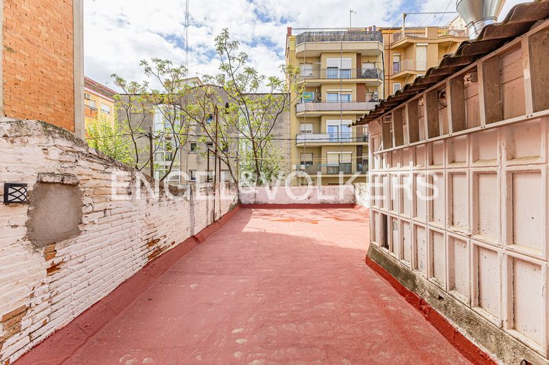 Foto 845657c0-f043-4e6d-8c7c-09c651c4dcce. Casa adossada amb calefacció a Sant Andreu de Palomar Barcelona