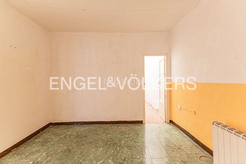 Foto b8c10e59-f9f2-48dd-8090-f3a87c635e0f. Casa adossada amb calefacció a Sant Andreu de Palomar Barcelona