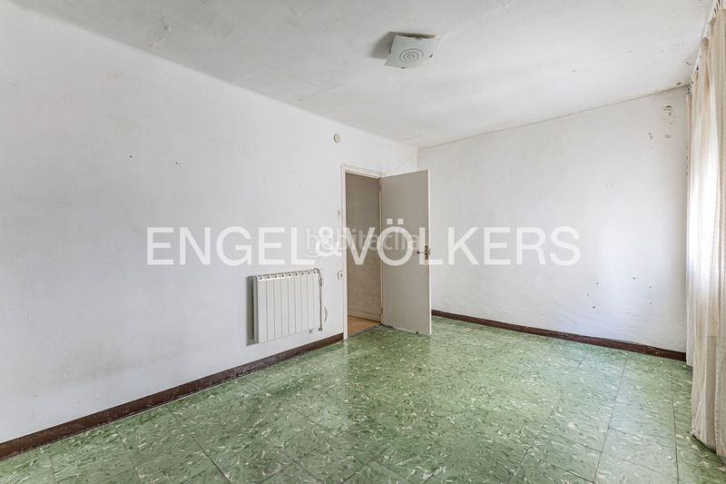 Foto baccfb86-e738-4722-8b5d-5ea2a2cdd9d1. Casa adossada amb calefacció a Sant Andreu de Palomar Barcelona