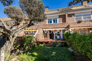 House in Roses-Castellbell. Elegancia, amplitud y jardín privado un refugio exclusivo en san