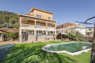 Rent House in Vallirana. Maravillosa casa unifamiliar con vistas espectaculares.