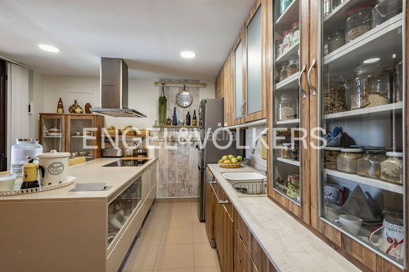 Foto 04873bfe-0cf2-4cb7-9450-5657241e458d. Casa amb calefacció aparcament piscina a Torrent Ballester Viladecans