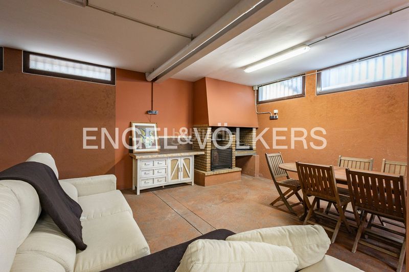 Foto 04bd9879-77d4-4c10-807f-4d7b8886a27c. Casa amb calefacció aparcament piscina a Torrent Ballester Viladecans