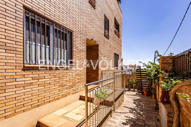 Foto 05996862-1dee-4eb9-b81b-ba484bbe3162. Casa amb calefacció aparcament piscina a Torrent Ballester Viladecans