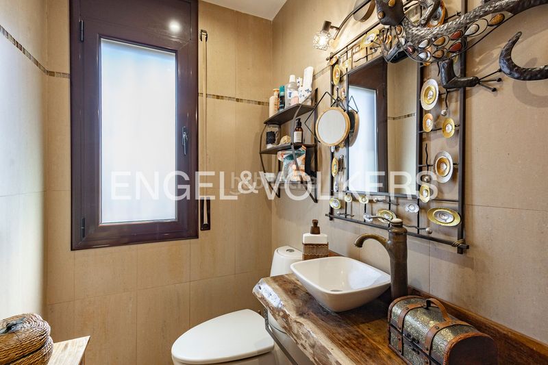 Foto 3c640164-b80e-4ff5-ac7d-5ee5d9752f4a. Casa amb calefacció aparcament piscina a Torrent Ballester Viladecans