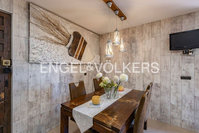 Foto 6f342a23-0290-410c-bbcf-99f91c4db88b. Casa amb calefacció aparcament piscina a Torrent Ballester Viladecans