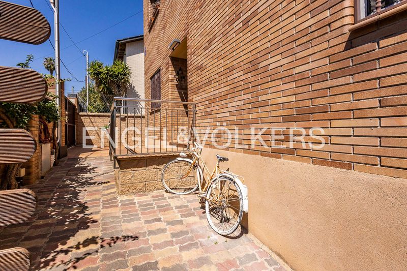 Foto 79f93974-5061-4c2f-bf92-abad2264da37. Casa amb calefacció aparcament piscina a Torrent Ballester Viladecans