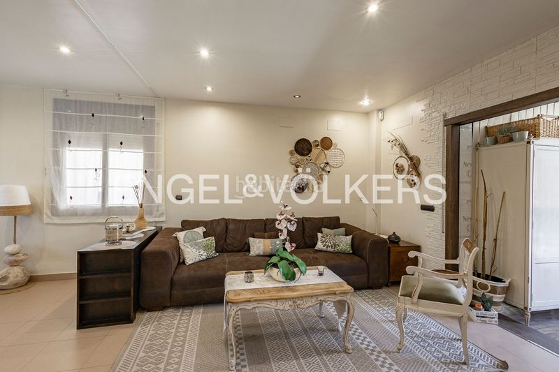 Foto ae201e3e-0f05-4b9f-adc3-0672dc2c0204. Casa amb calefacció aparcament piscina a Torrent Ballester Viladecans