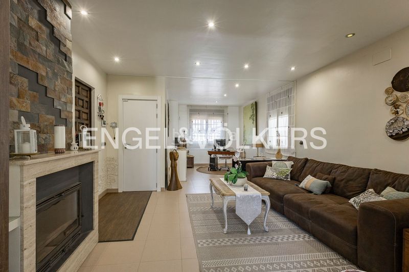 Foto ff027816-76b9-4fd6-afd7-fb18c8d97dd8. Casa amb calefacció aparcament piscina a Torrent Ballester Viladecans