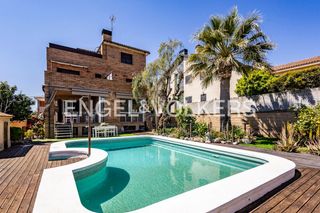 Casa en Torrent Ballester. Exclusiva casa en viladecans