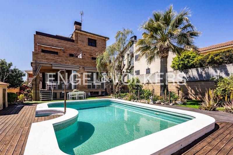 Foto d20427db-b64e-4db3-ad02-9404a4f91e6e. Casa amb calefacció aparcament piscina a Torrent Ballester Viladecans