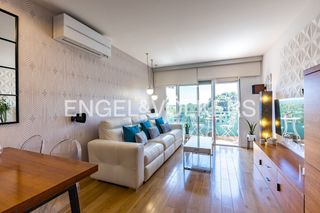 Flat in Can Tintorer-Can Tries. Piso reformado con parking, vistas abiertas y 4 habitaciones en