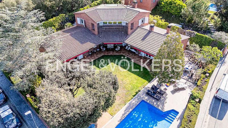 Foto 0d0cb78f-6bf6-4651-9055-d91dc4a6239f. Casa amb calefacció aparcament piscina a Begues