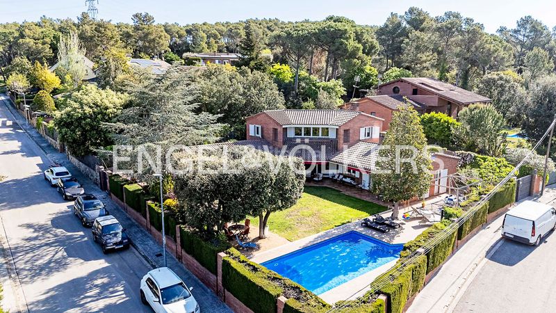 Foto 687c3484-7f1b-4c29-b956-48a2c749c3a4. Casa amb calefacció aparcament piscina a Begues