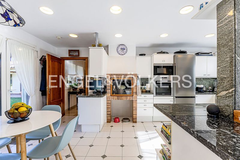 Foto ce46a0ac-265c-4cd3-8d1c-0d0b215fbfe9. Casa amb calefacció aparcament piscina a Begues