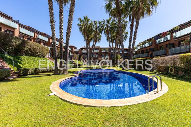 Foto 54e6db7d-df8b-4072-9303-e9e672fbb509. Casa adossada amb calefacció aparcament a Ametllers - Poble Sec Sitges