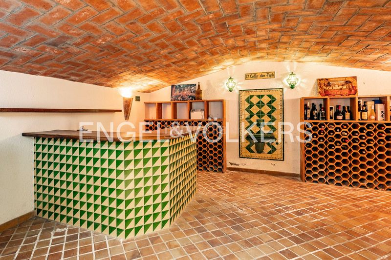 Foto 42486c22-0b59-4fc6-860c-a85a14f7029c. Casa adossada amb calefacció aparcament piscina a Esplugues de Llobregat