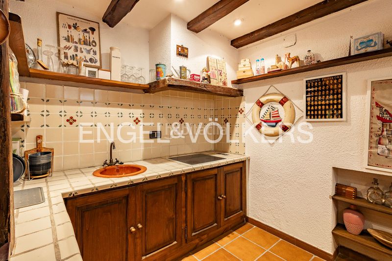 Foto 45042b98-b6e4-4b55-9cb3-d89087192aaa. Casa adossada amb calefacció aparcament piscina a Esplugues de Llobregat