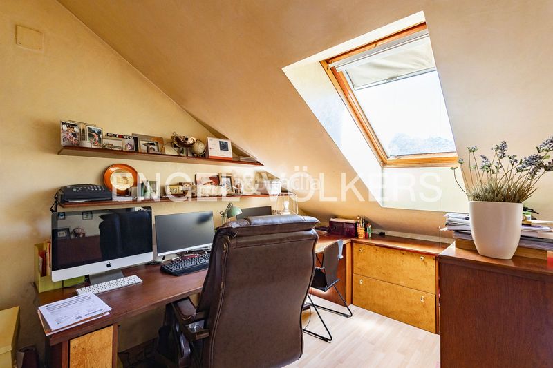 Foto 59855733-41ae-4772-bfe0-62f001e7695d. Casa adossada amb calefacció aparcament piscina a Esplugues de Llobregat