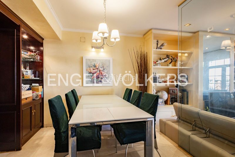 Foto 6ccaeb31-f2a6-4252-8e39-3e8e72aed706. Casa adossada amb calefacció aparcament piscina a Esplugues de Llobregat