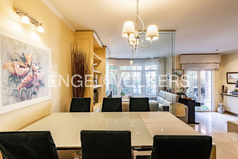 Foto a62de7ba-e143-43e0-8b38-2114afaefa32. Casa adossada amb calefacció aparcament piscina a Esplugues de Llobregat