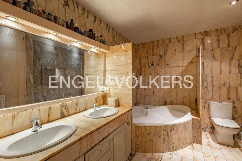 Foto cce9aad3-3c85-4959-acd7-d6a8290bcea1. Casa adossada amb calefacció aparcament piscina a Esplugues de Llobregat