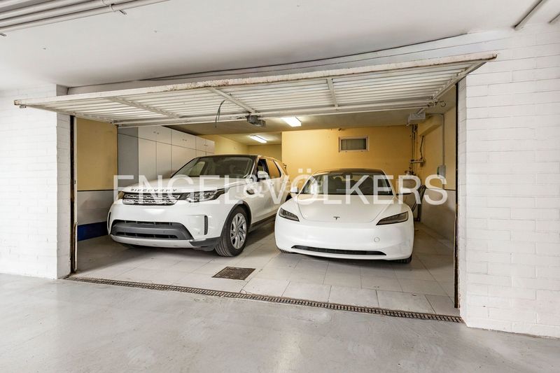 Foto f3ab77e6-484f-4fa5-bc08-3411007800c5. Casa adossada amb calefacció aparcament piscina a Esplugues de Llobregat