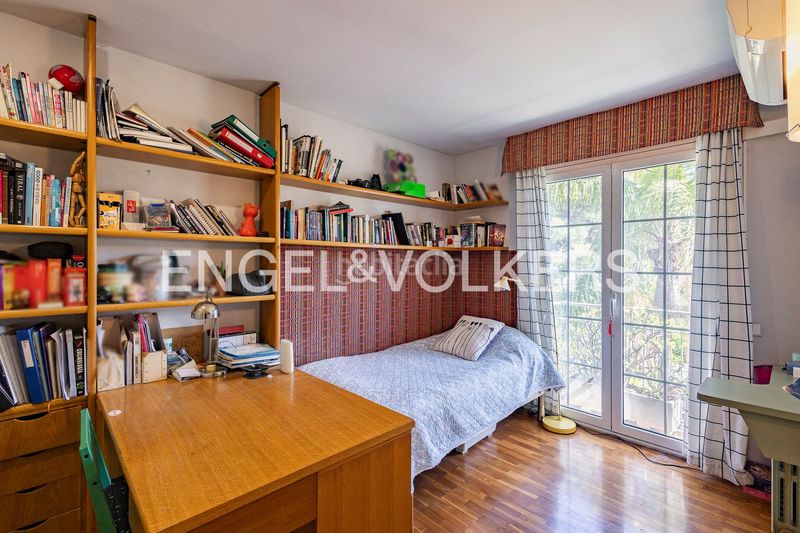 Foto f3e7543c-121c-478d-8868-1127a0f2948e. Casa adossada amb calefacció aparcament piscina a Esplugues de Llobregat