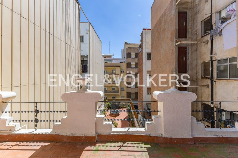 Foto 2074cd30-35e8-478f-928c-71a3cfc06cb6. Casa amb calefacció aparcament a Baix Guinardó Barcelona