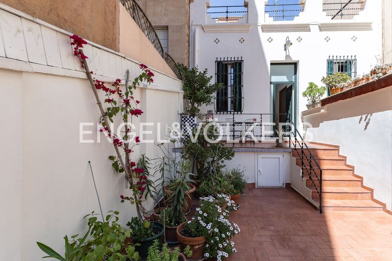 Foto 2f674c31-3d8e-4bd5-928f-120809bc5cf9. Casa amb calefacció aparcament a Baix Guinardó Barcelona