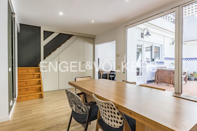 Foto 3682713a-6831-42ab-8ad9-ae499d1d3cf2. Casa amb calefacció aparcament a Baix Guinardó Barcelona